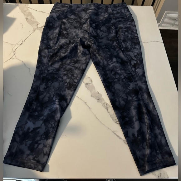 Athleta Women's Marble Pattern Capris - Blue and Black - Picture 4 of 4